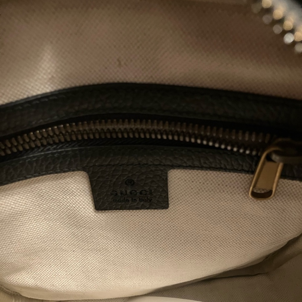 Authentic Gucci black cross body. Barely used excellent condition - Picture 4 of 6
